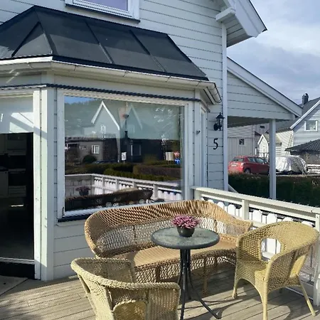 Koselig Hus Ved Elveparken, Egen Campingvogn Pa Homannsberget *